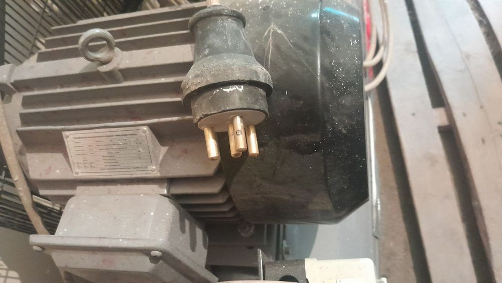 Воздушный производственный компрессор. 3 х фазный.