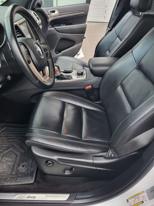 Jeep Grand Cherokee vând sau schimb cu autoturism