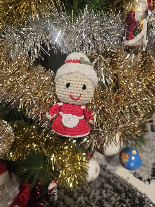 Ръчно изплетени коледни играчки за елха