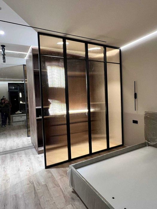 Раздвижные двери и перегородки в стиле Loft / Душевые кабины