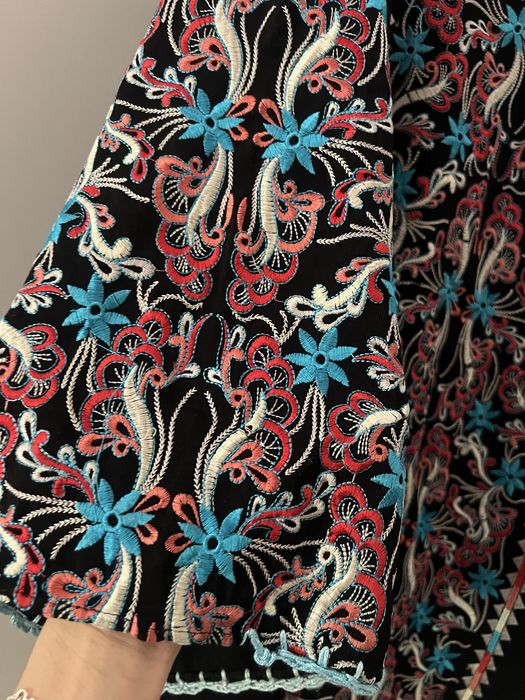 Жудаям чиройли абая, вышивкали