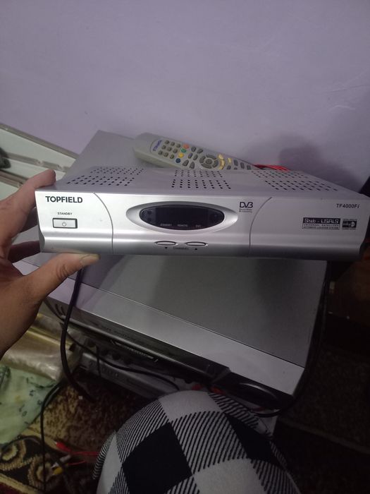 Телевизор тюнер билан бирга. Холати Б/у. Карши ш.