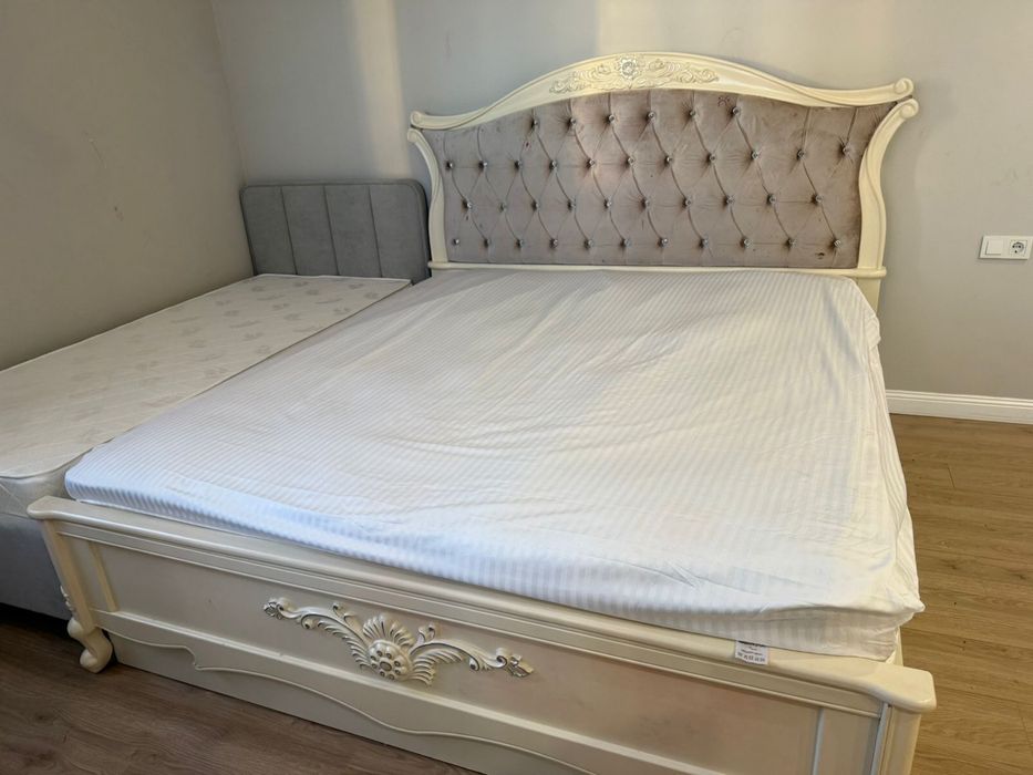 Продаётся кровать (без матраса)