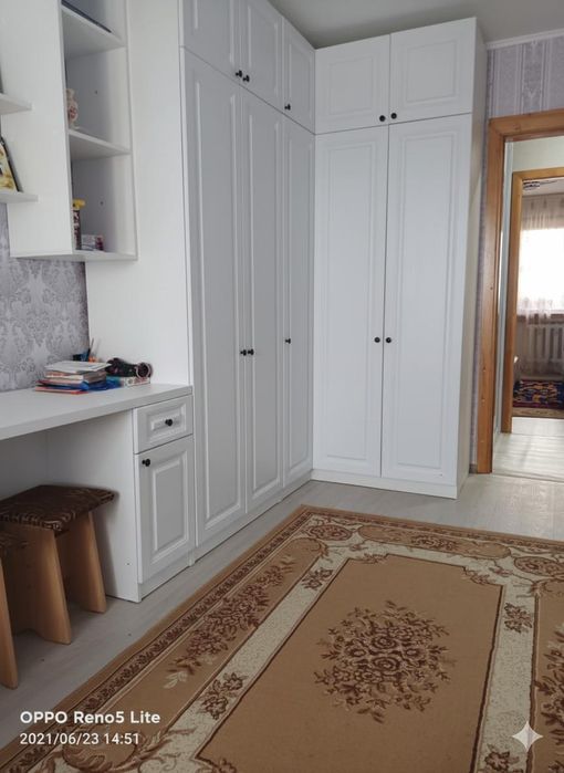 Продам угловой шкаф,белого цвета,высота 2.70.,вместительный