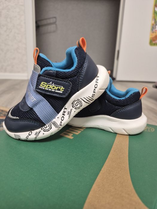 Продам кроссовки на мальчика