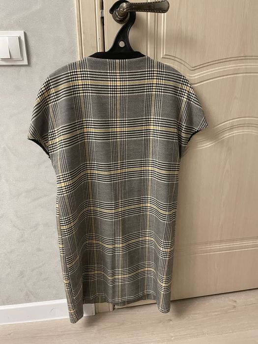 Продам платье модное в клетку Zara