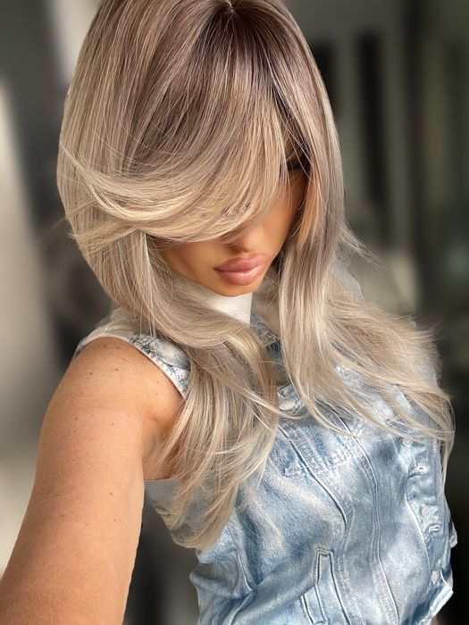 Peruca dreapta , blonda , gri blond , breton ajustabil