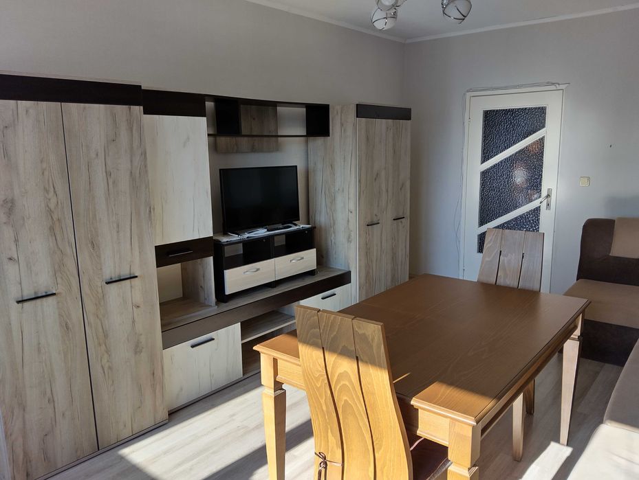 Дава под наем делгосрочно тристаен разширен апаратамент