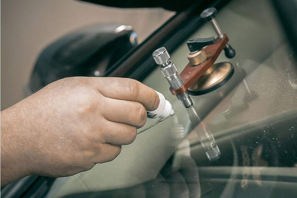 Автостекла на выезд. Любая.