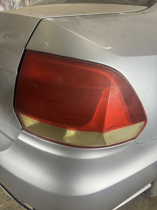 поло рестайлин правый фонарь