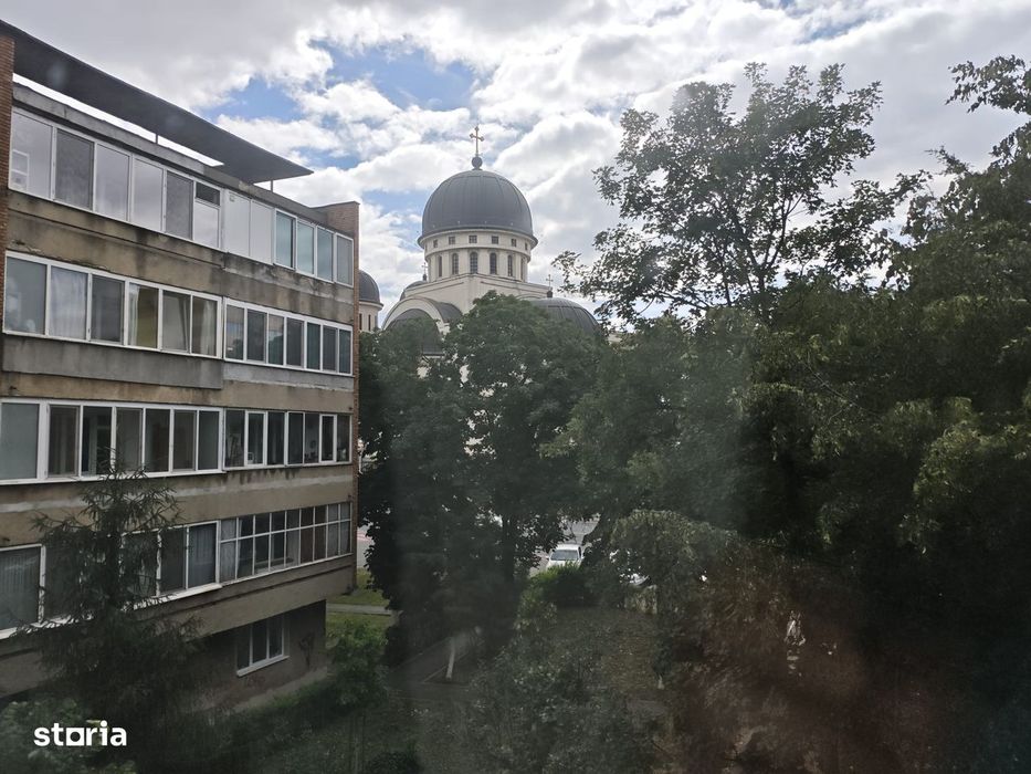 închiriez ap 2 camere Podgoria et 2