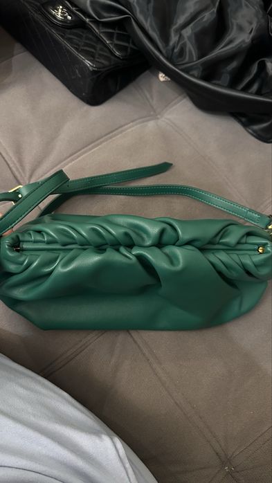 Сумочка банан Bottega зеленая