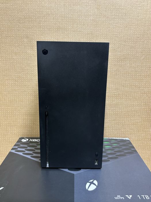 MDM vinde: Consola Xbox Series X, 1TB, Black.