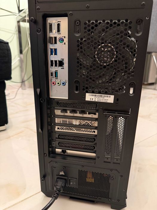 Продавам гейминг компютър i7-14700F + 5080