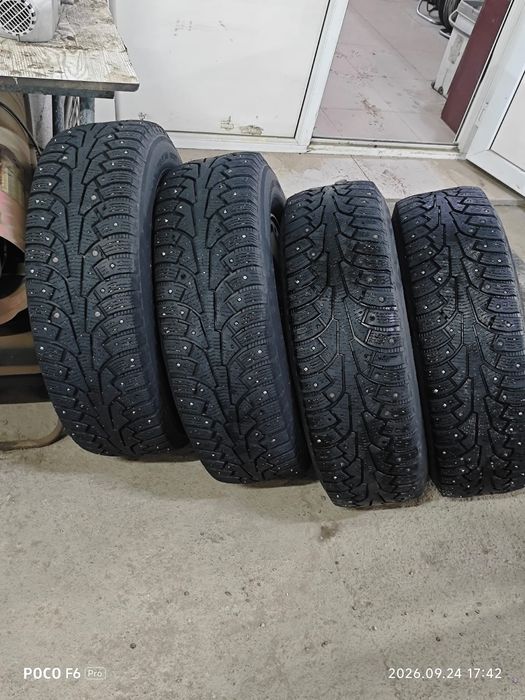 Продам шины без дисков . 225/70/16suv