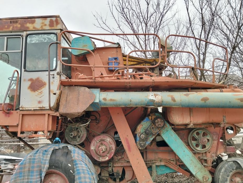 Продам  комбайн в норм состоянии