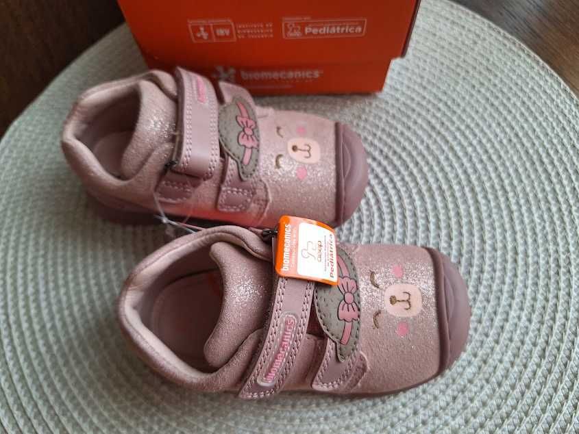 Нови обувки/сникърси на Biomecanics и Superfit, н. 21