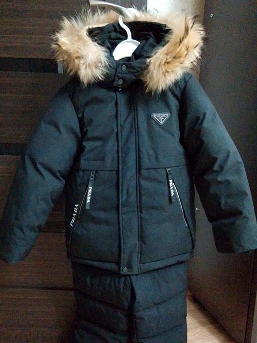 Продам комбенизон, рост 110, в подарок идёт набор-шарф и шапка