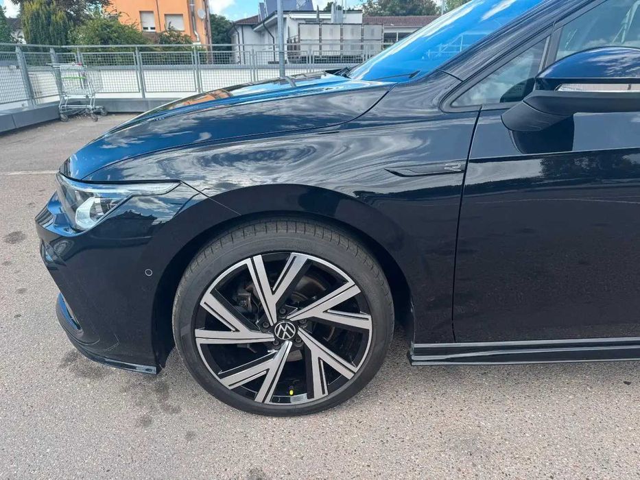 VW Golf VIII R-LINE / DSG/CAR Vertical Disponibil