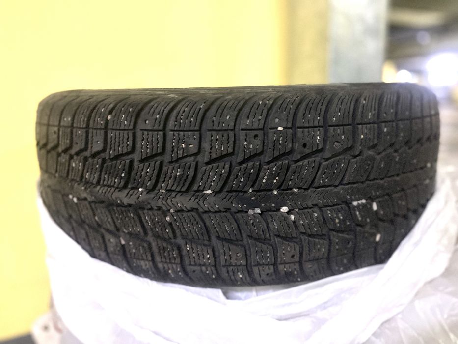 Зимние шины  215/55/17R. 2 шт