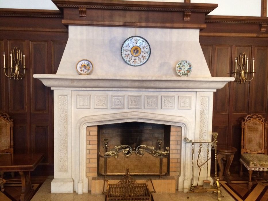 Semineu clasic din  piatra naturala