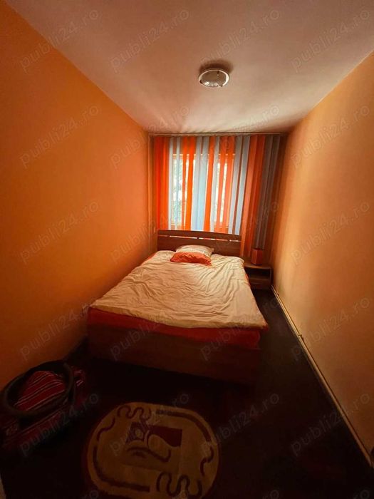 Vand apartament  3 camere  semidecomdat