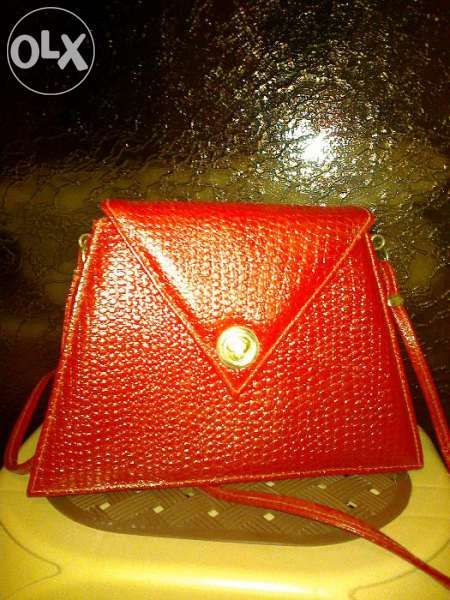 Дамска чантичка от естествена кожа