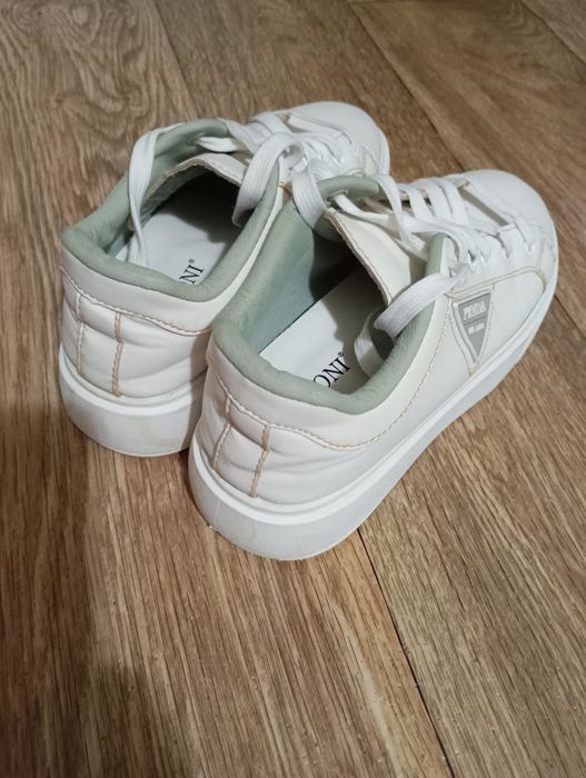 Продаются кроссовки