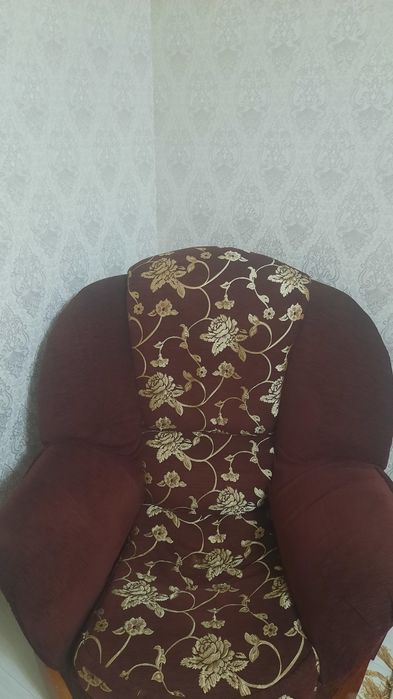 Продам диван с двумя креслами и шкаф