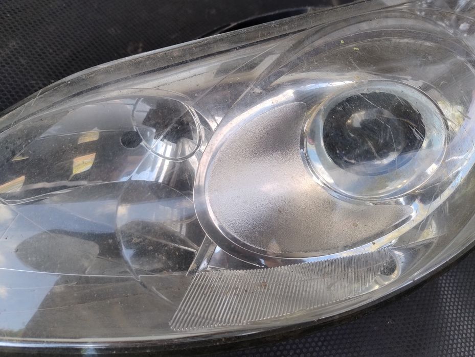 Far stanga cu lupa PEUGEOT 407 2004
cod 0301213201