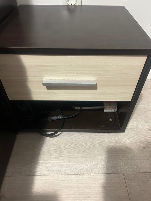 Четирикрилен гардероб с две нощни шкафчета и ракла