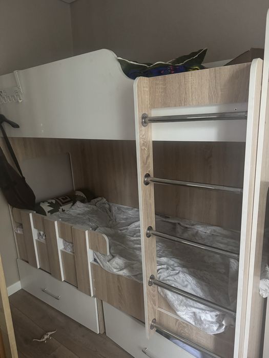 Продам двух ярусную кровать
