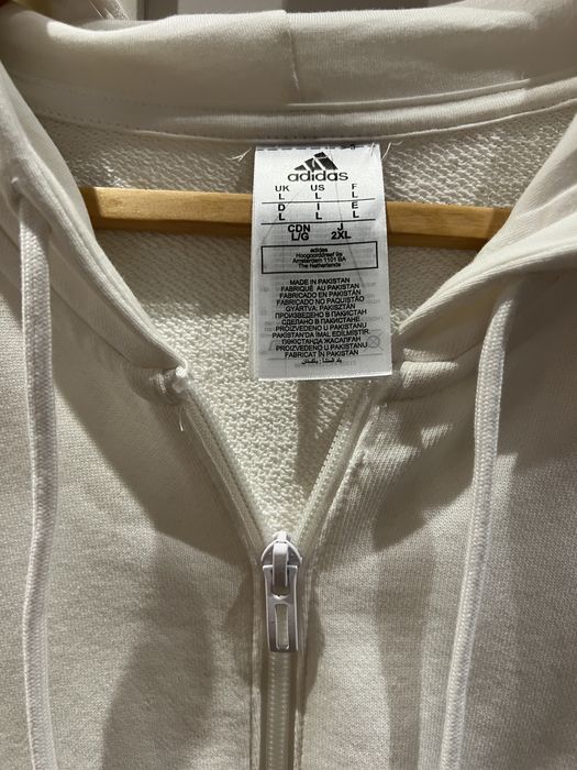 Bluză Adidas de molton cu fermoar alba cu dungi camo