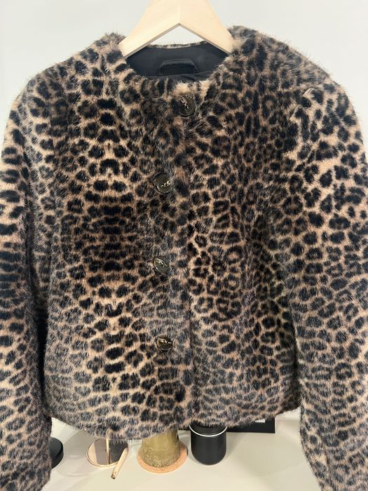 Късо палто H&M с леопардов десен