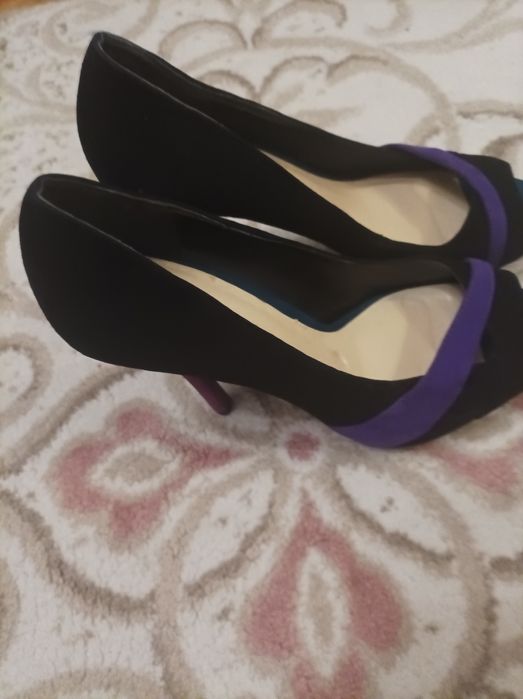 Дамски обувки с висок ток