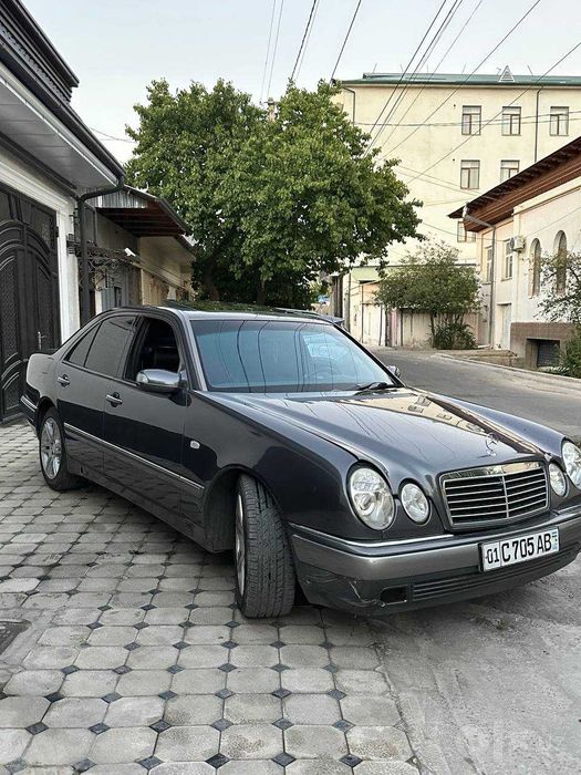 Mercedes-Benz 210