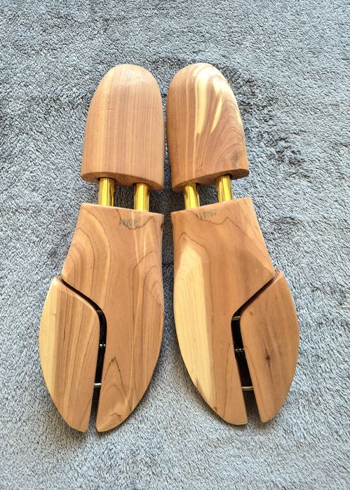 Antere / Șponere calapoade pantofi din lemn de cedru (Shoe Trees)