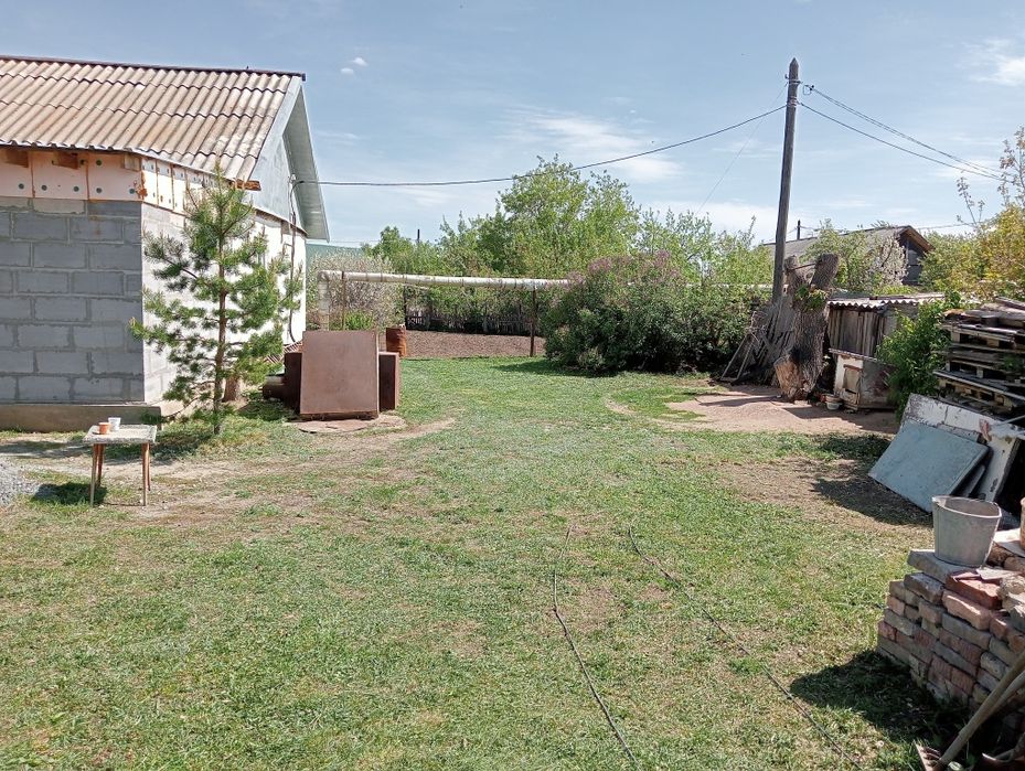 Продам дом на земле.