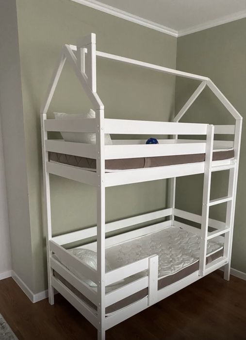 Продам Двухярусную Кровать.