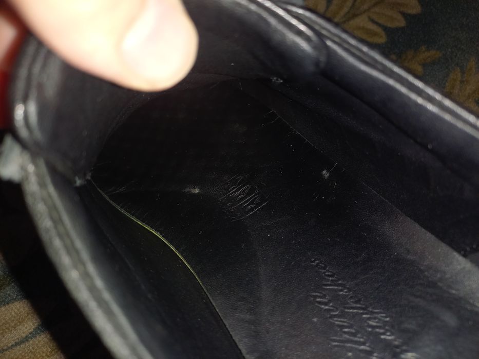 Продаются кожаные кроссовки