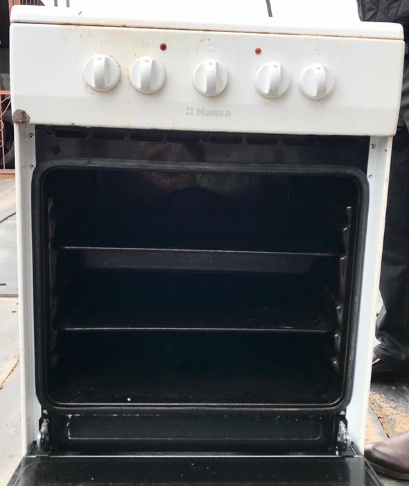 Продам электро плиту Hansa стеклокерамическая 4 камформная.