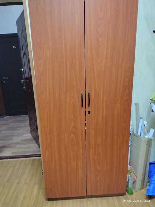 Шкаф и 4 стола в