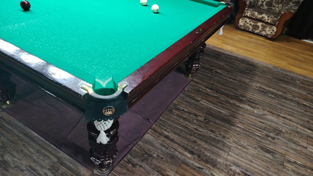 Билярд стол кий тоши билан