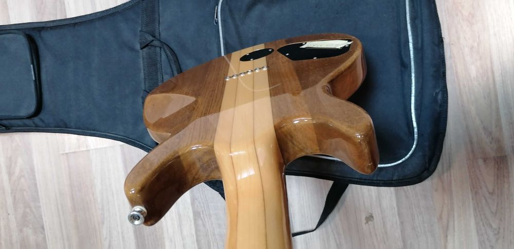 Продавам     ел китара