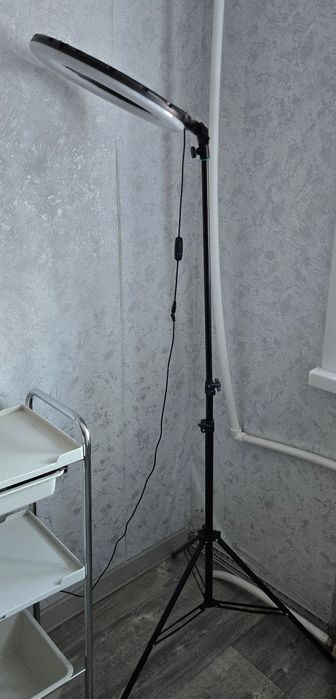 Лампа кольцевая на штативе