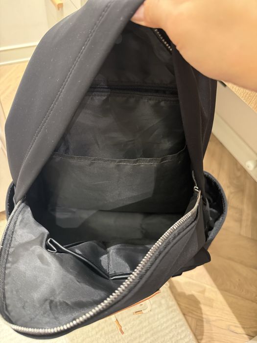 Рюкзак черный женский.