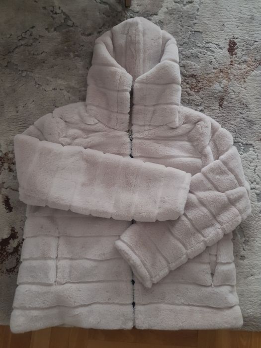 Страхохно пухкаво палто с изкуствен косъм