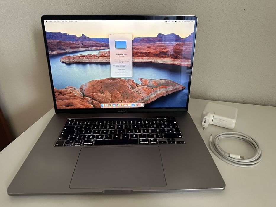 MacBook Pro 2019 Touch Bar (16 inch, Retina), 500 GB SSD, 16 GB RAM, AMD 4GB, ~23 cicluri