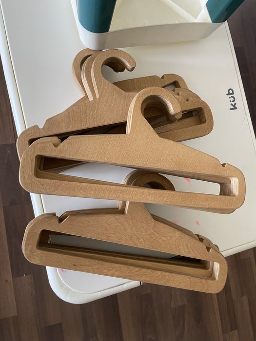 Детские деревяные вешалки