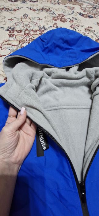 Продам . Новаю куртку.